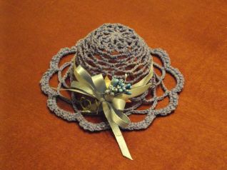 CAPPELLINO UNCINETTO AZZURRO