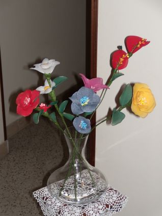 Composizione fiori con collant 1