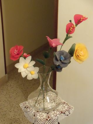 Composizione fiori con collant 2
