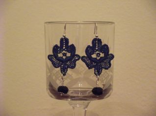 ORECCHINI MACRAME' AZZURRI CON SWAROVSKI NERI
