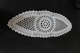 Centrino Ovale Bianco Uncinetto