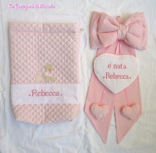 Completo fiocco nascita rosa con cuori pendenti per Rebecca