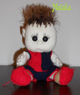 Baby calciatore del Cagliari - seduto da solo