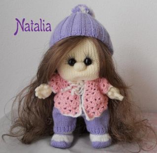 Bambola a maglia  - cappottino rosa