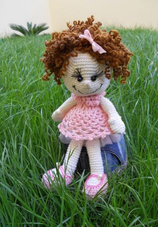 bambola ad uncinetto 