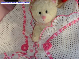 Copertina con il bordo rosa (dettagli)