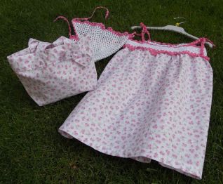 Vestito con il bustino ad uncinetto