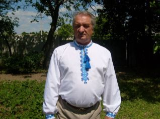 camicia ricamata stile ucraino