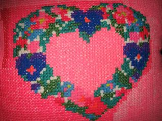 cuscino con cuore da vicino