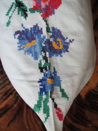 frammento di cuscino con papaveri