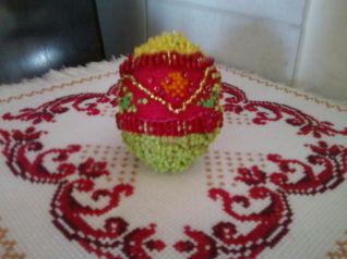 uovo pasquale a punto croce con perline