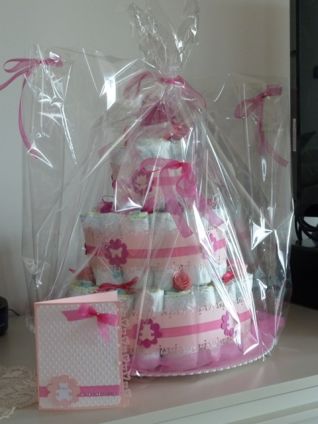 torta in rosa confezionata