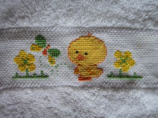 Bavaglino pulcino giallo - particolare