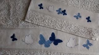 Asciugamani con farfalle blu