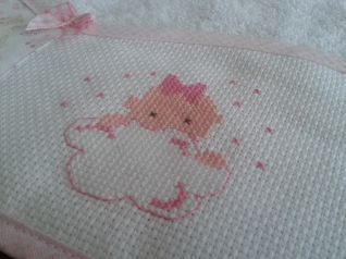 Bavaglino bimba su nuvola particolare