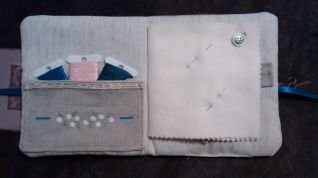 Dettaglio 2 porta-aghi Atalie