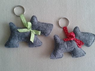 Portachiavi feltro cani grigi