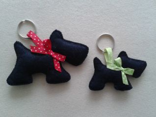 Portachiavi feltro cani neri