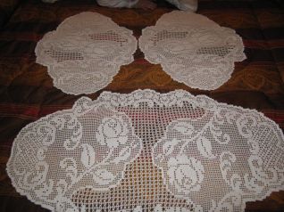Tris a uncinetto per la camera da letto Tris crochet for the bedroom  #uncinetto #crochet #croachet #tritti…