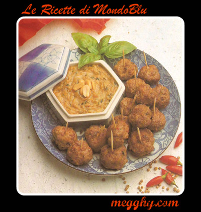 Polpette di Maiale con Salsa di Arachidi