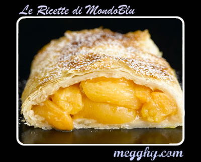 Strudel con albicocche e biscotti secchi