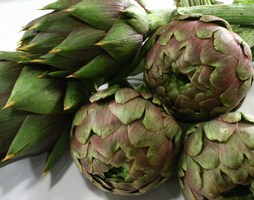 Carciofi crudi con pecorino e mele