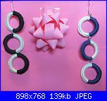 alcuni miei lavori all'uncinetto Anapaola-anelli-bianchi-blu-e-neri-jpg