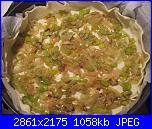 Torta salata ai porri e prosciutto crudo-porri-su-sfoglia-jpg