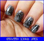 Nail Art.... bellezza per le nostre unghie!-saran-wrap_grey-blk_01-jpg