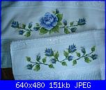 Bordi per asciugamani e altro-rose-blu-jpg