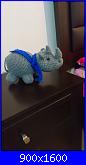 Amigurumi nella savana-rinoceronte-con-la-sciarpa-immagine-jpg