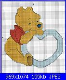 Cerco schema con orsetto che tiene un cuore in mano.....-schema%2520pooh-jpg
