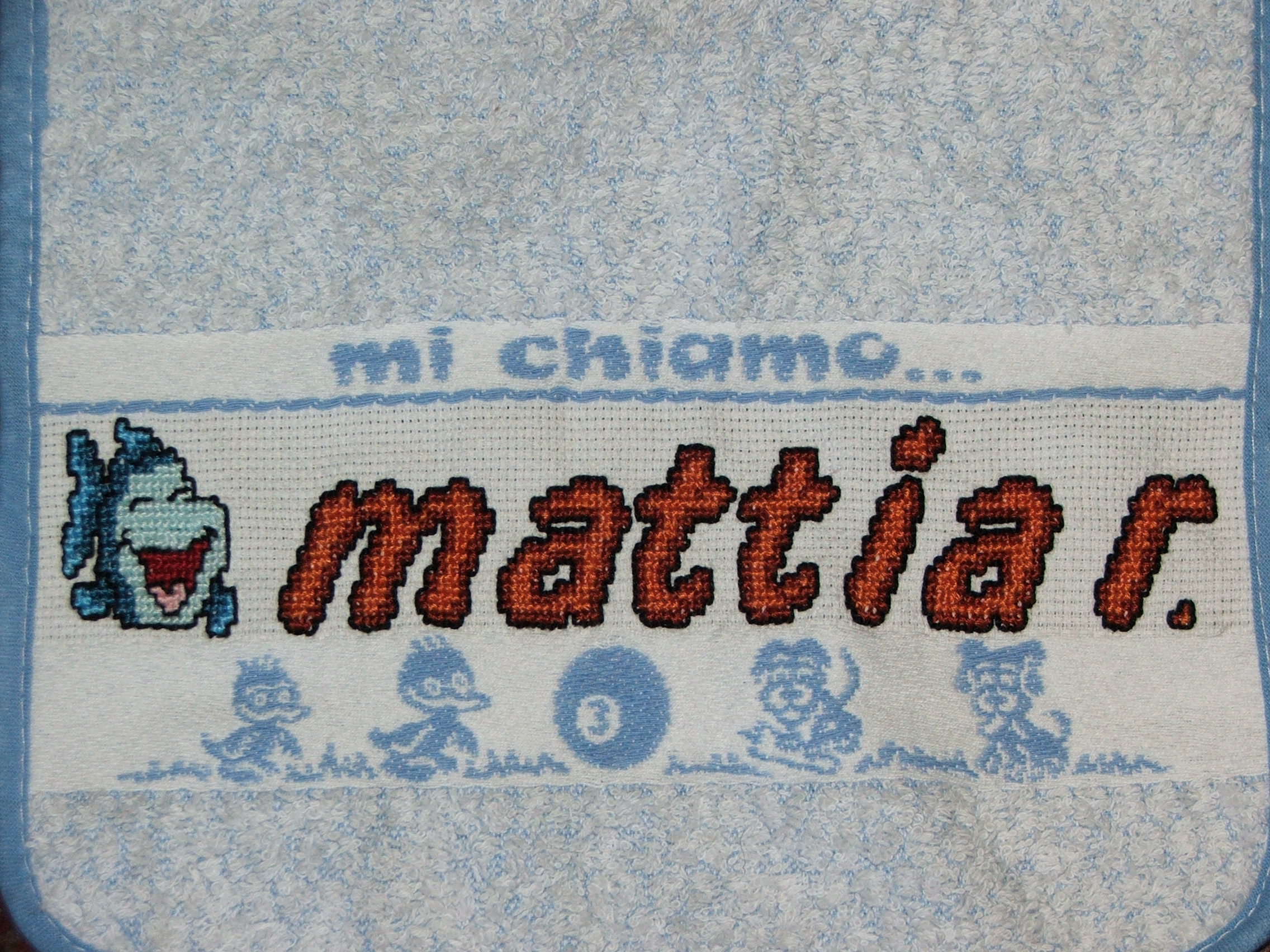 Bavaglino con pesciolino - dettaglio -