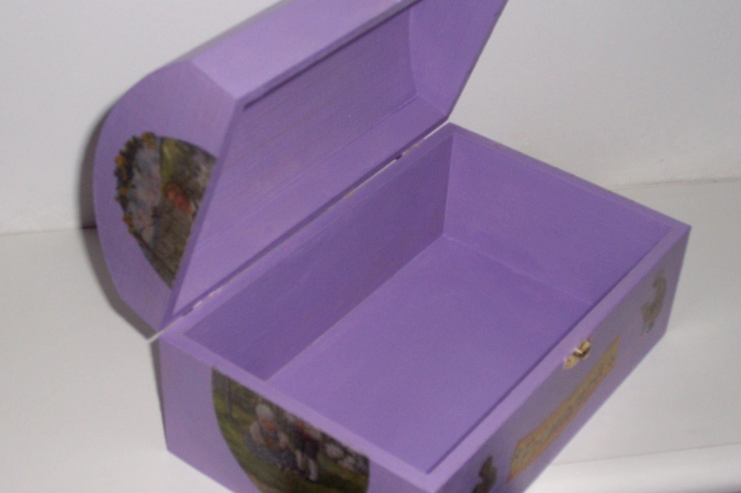 Cofanetto in legno decorato a decoupage - particolare