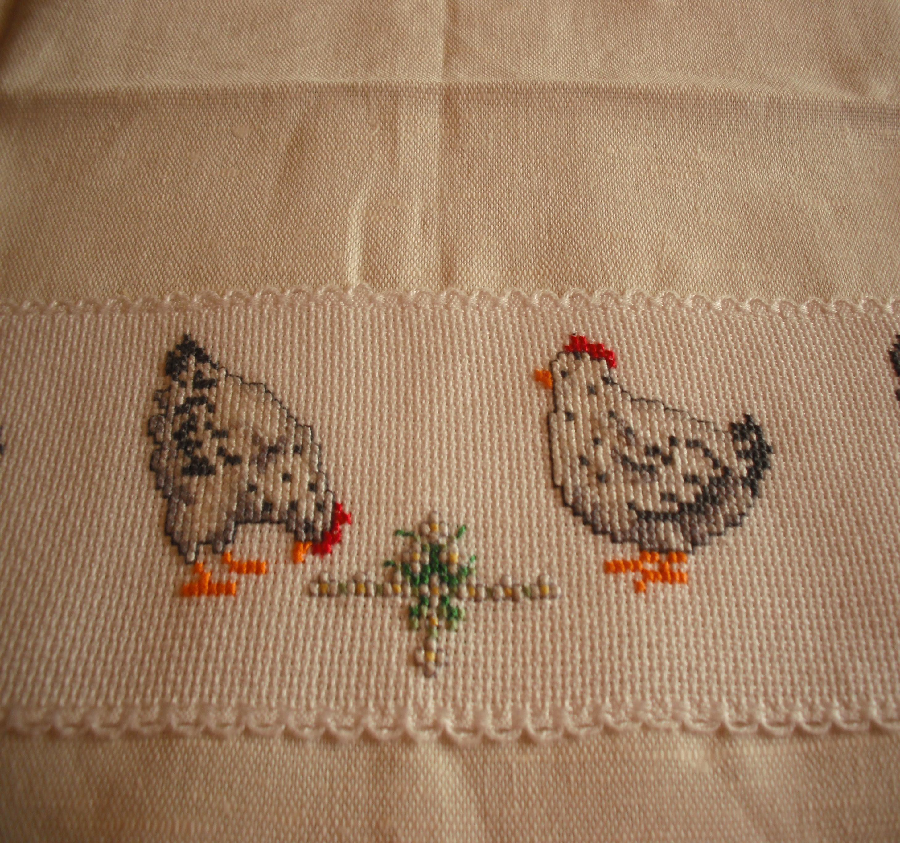 particolare del ricamo (schema preso da IL PUNTO CROCE DELLA NONNA)