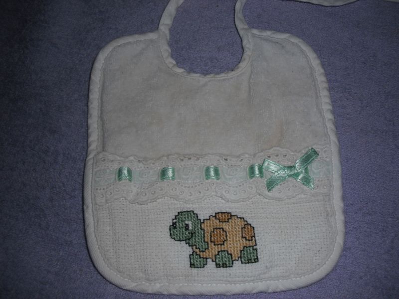 bavaglina di Matilde con tartaruga portafortuna ,schemino preso nel forum