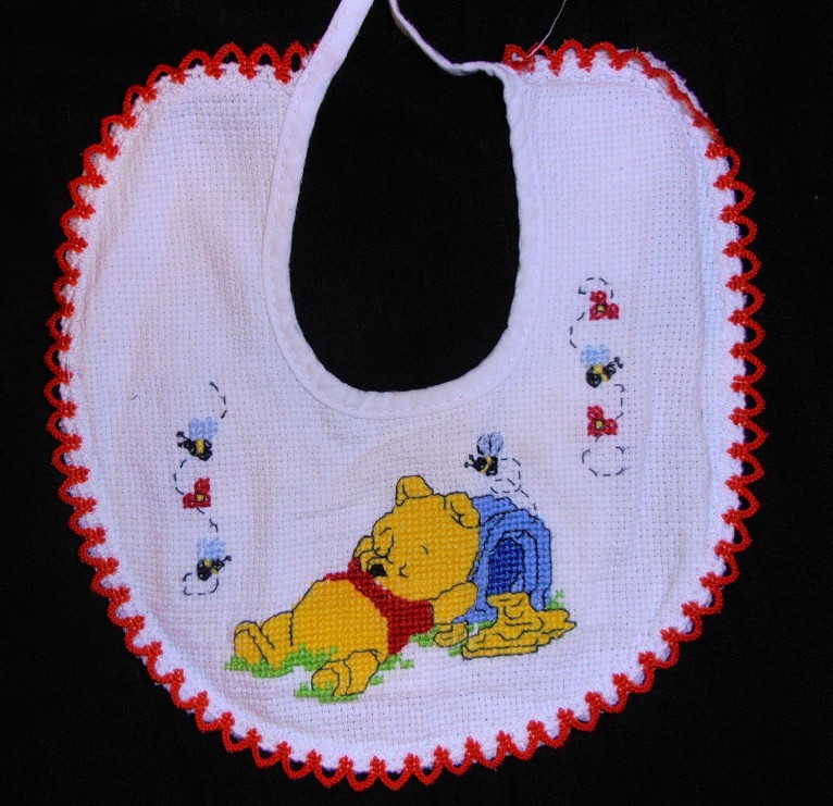il primo bavaglino di Fra (quando ancora nn sapevo se sarebbe stato maschio o femmina....
winnie the pooh