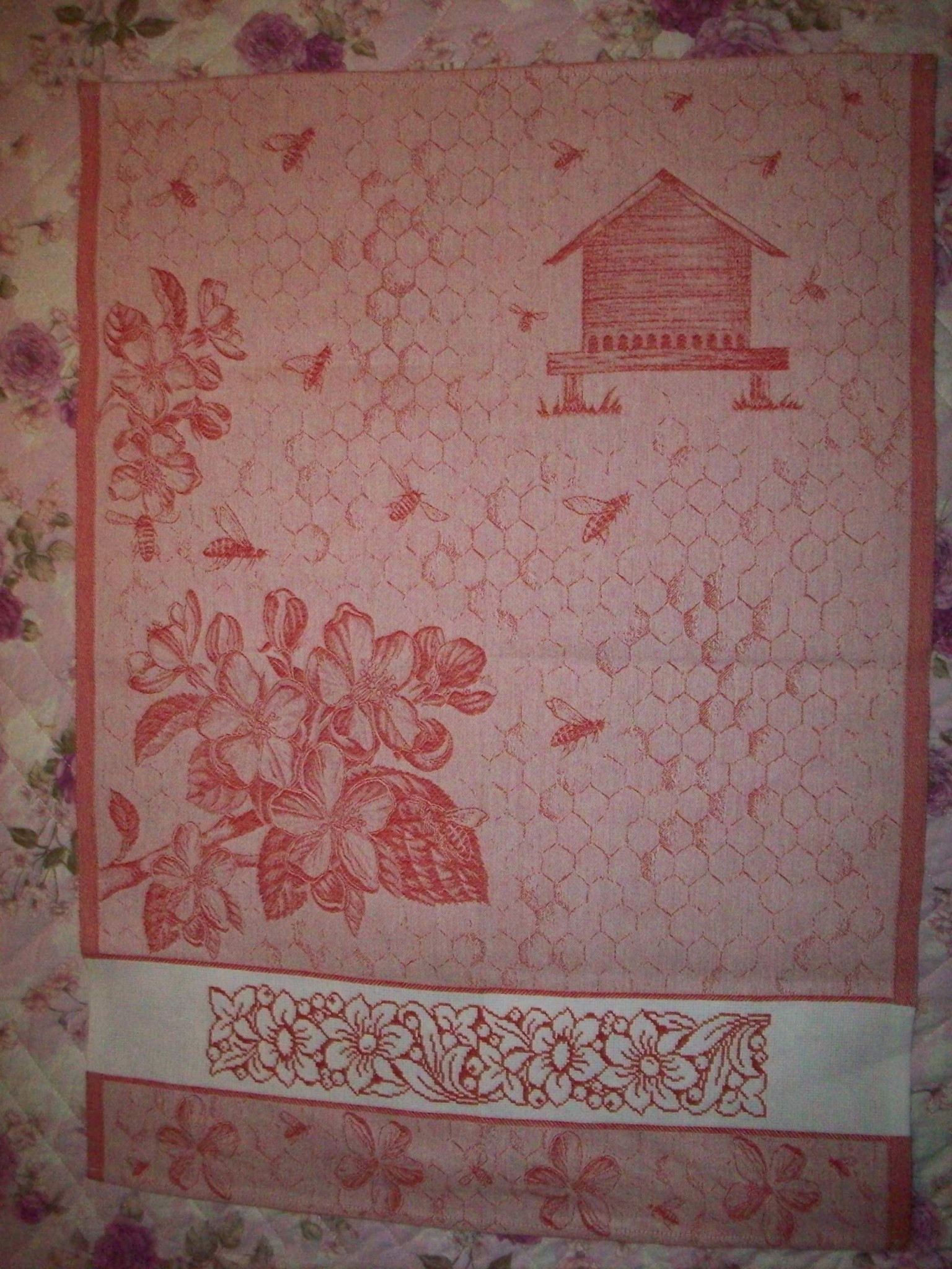 strofinaccio rosso api e fiori