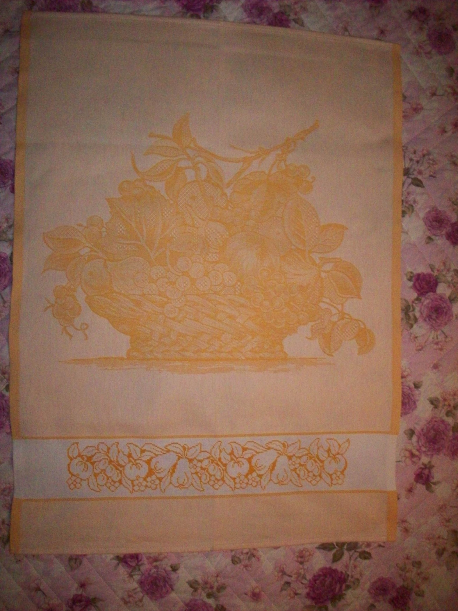 strofinaccio giallo frutta