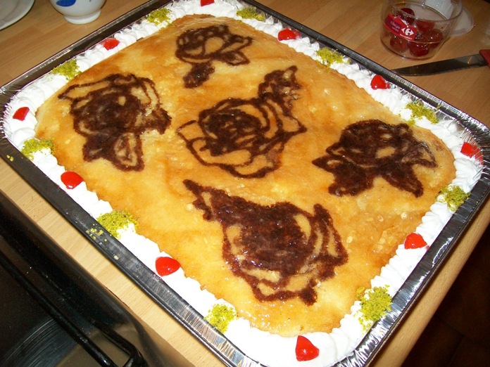 Torta ghirigori con ciliegie candite