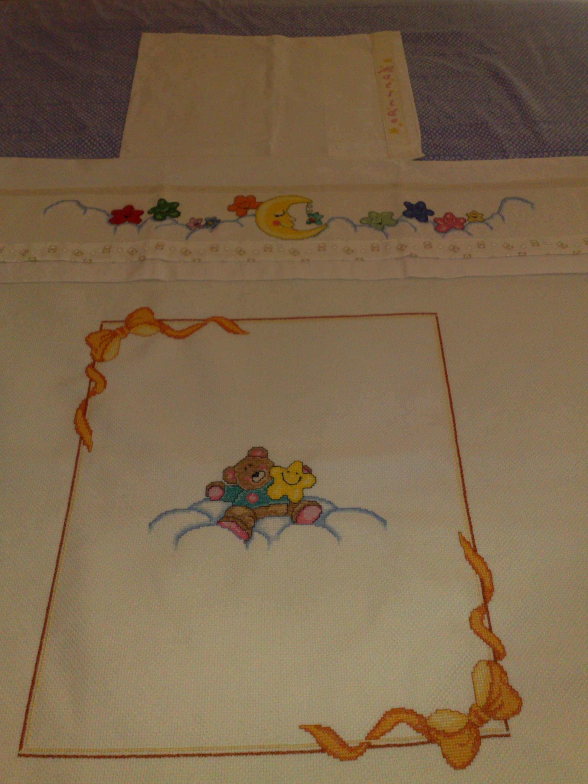 copertina telaida lana felpata con rifinitura in chiacchierino e centro a punto croce