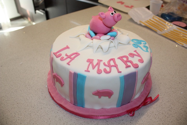 2011 12 pig cake (5)