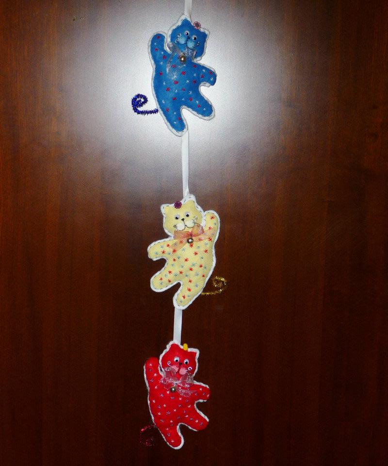 Gattini in feltro ricamati